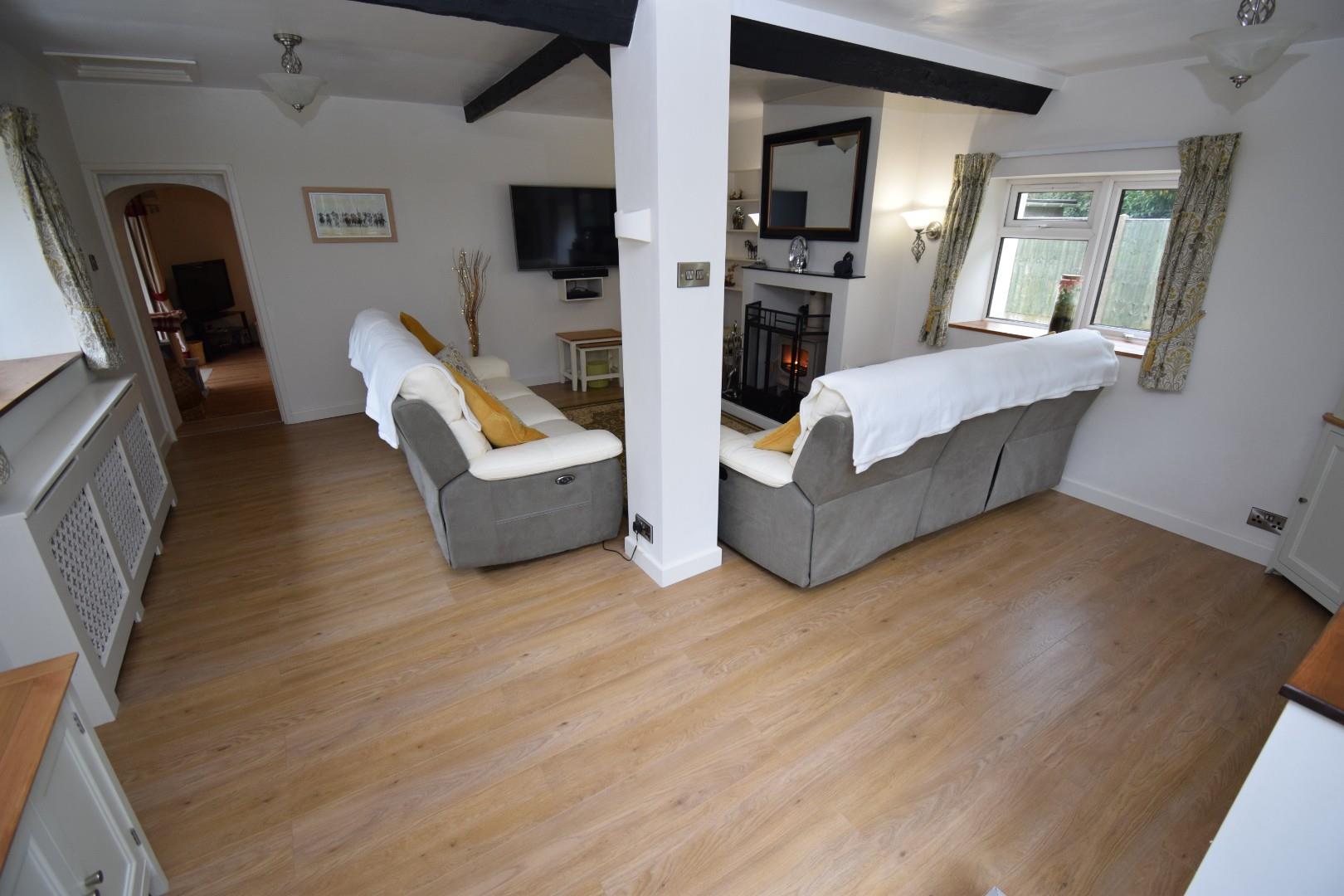 Main House - Living Room (5).JPG